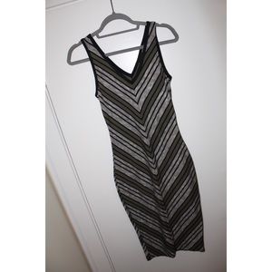 mossimo knee-length chevron dress 💚🖤